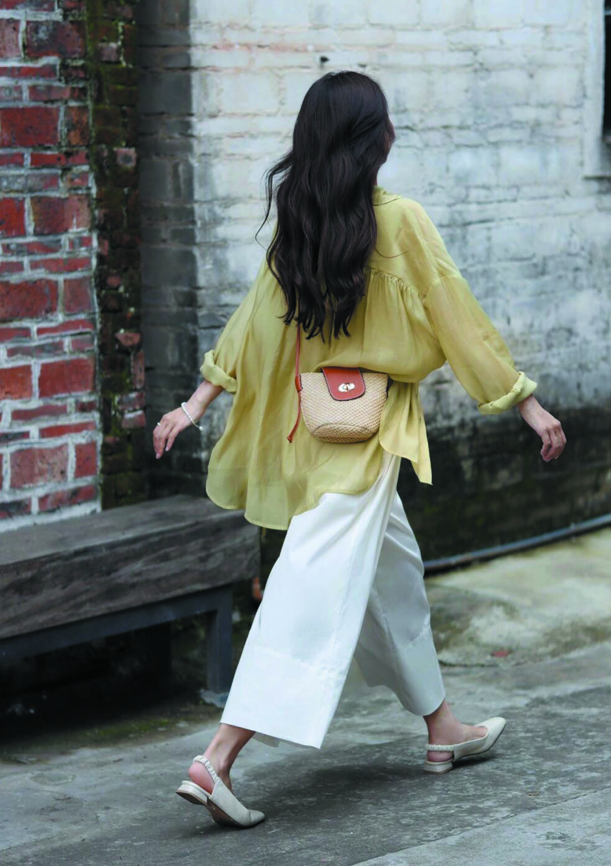 شلوارهای گشاد (flared trousers) مناسب فصل بهار