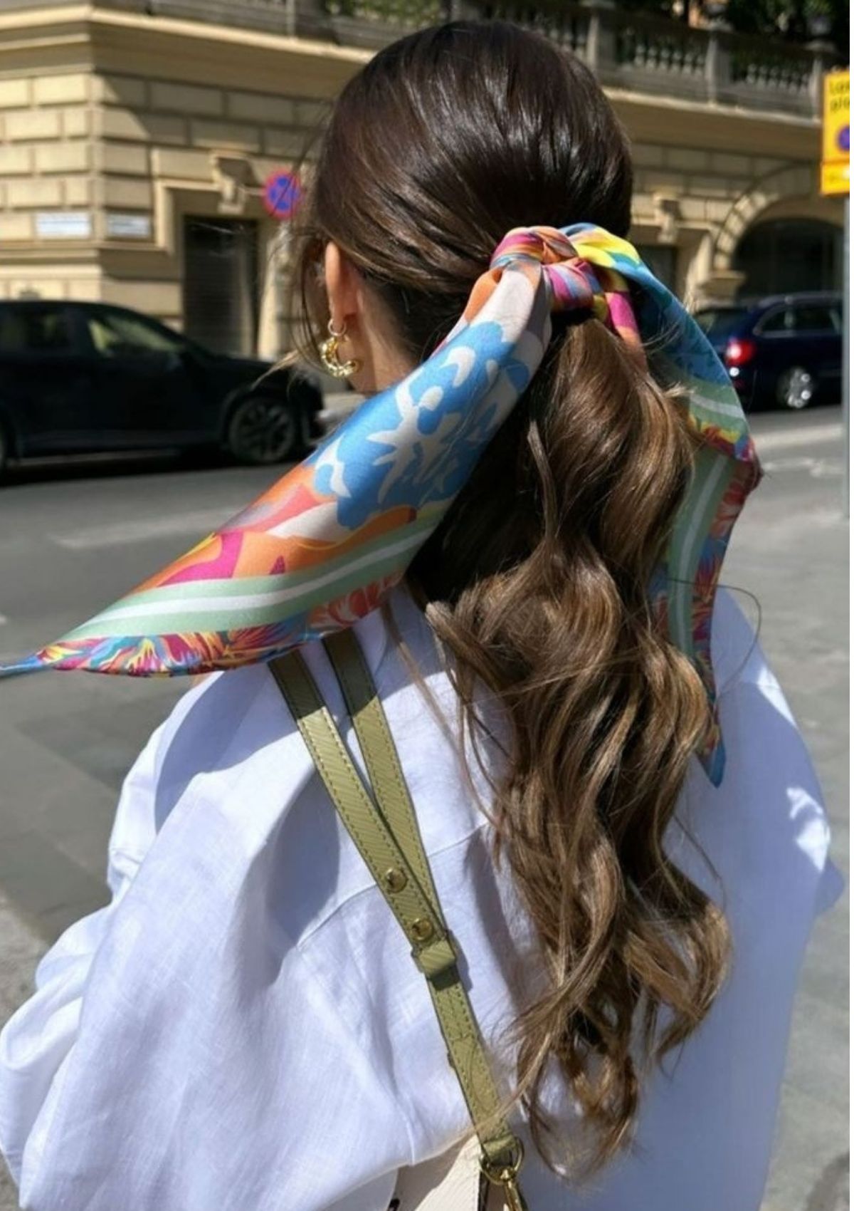 روسری ابریشمی در لابه‌لای موهای شما