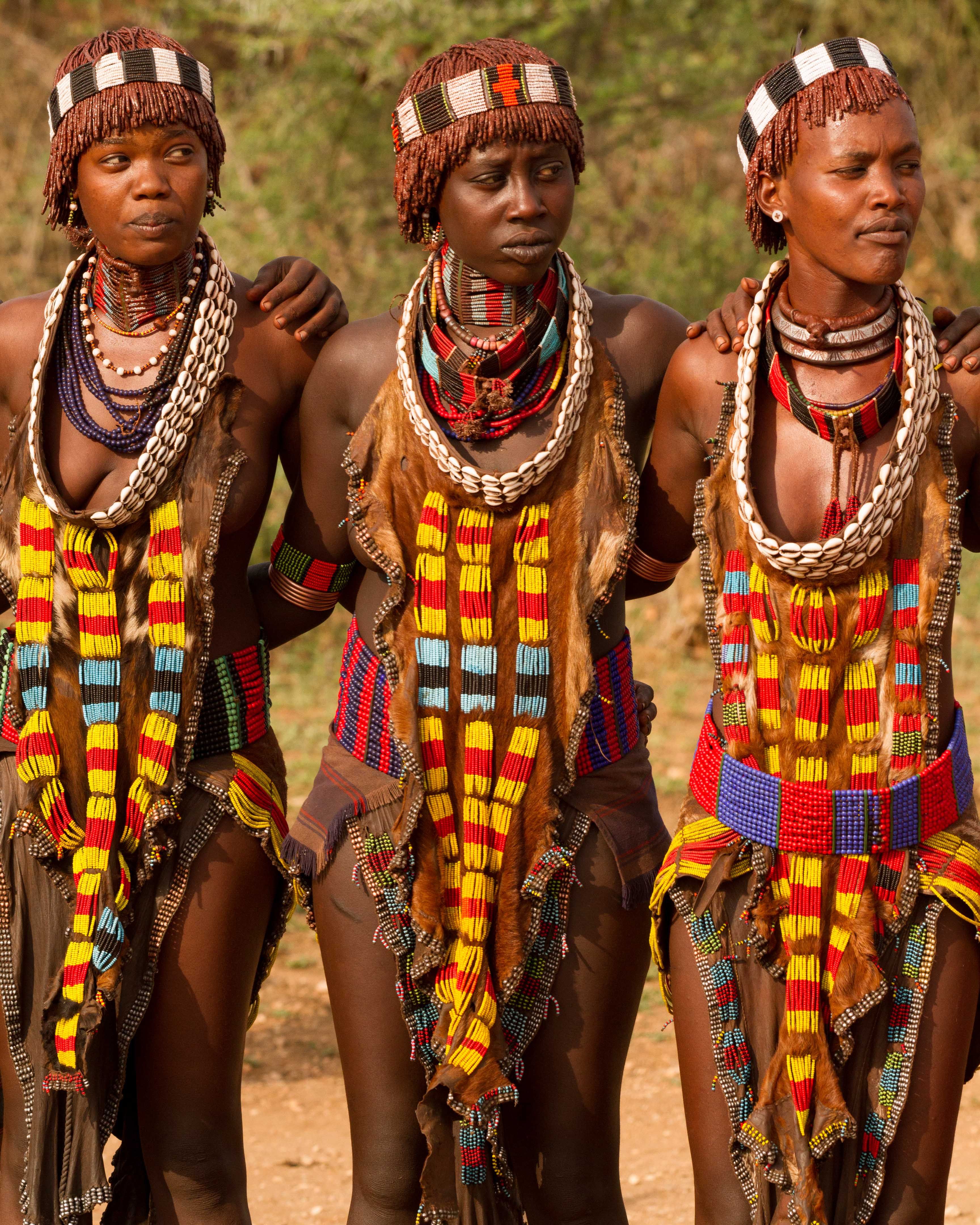 لباس پوشیدن قبایل آفریقایی